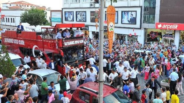 Başkan Gökçek Top Ve Oyuncak Dağıtımını Sürdürüyor