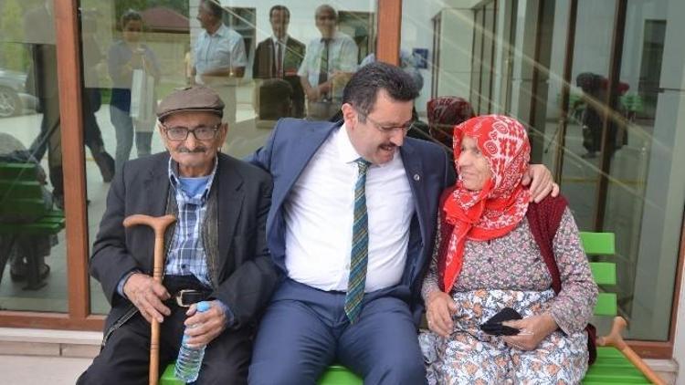 Genç, Şehit Aileleriyle Ve Yaşlılarla Bayramlaştı