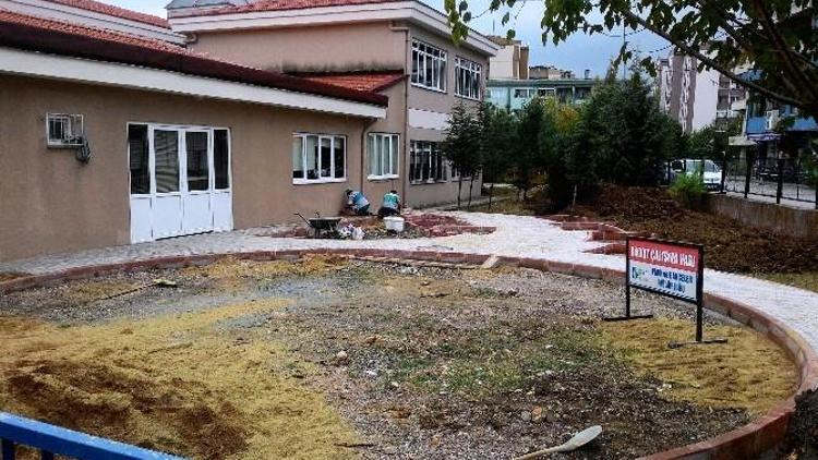 İzmit Belediyesi’nden Anaokula Oyun Bahçesi