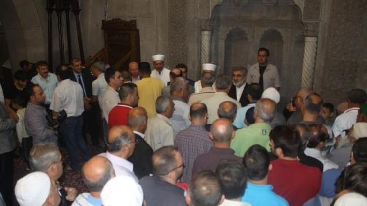 Eski Bakan Yıldız Ve Vali Düzgün Bayram Namazını Hunat Camii’nde Kıldı