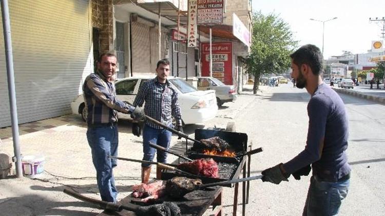 Demirciler Kelle Ütüleme İşi İçin Hayvan Başı 10 TL Alıyor