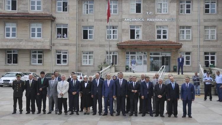 Akçakoca’da İlköğretim Haftası Çelenk Sunumu İle Başladı