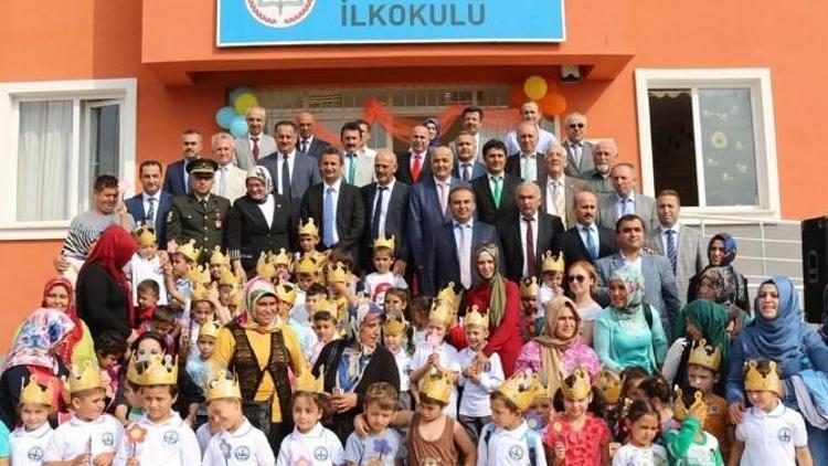 Cumhuriyet İlkokulunda İlköğretim Haftası Açılış Programı Yapıldı