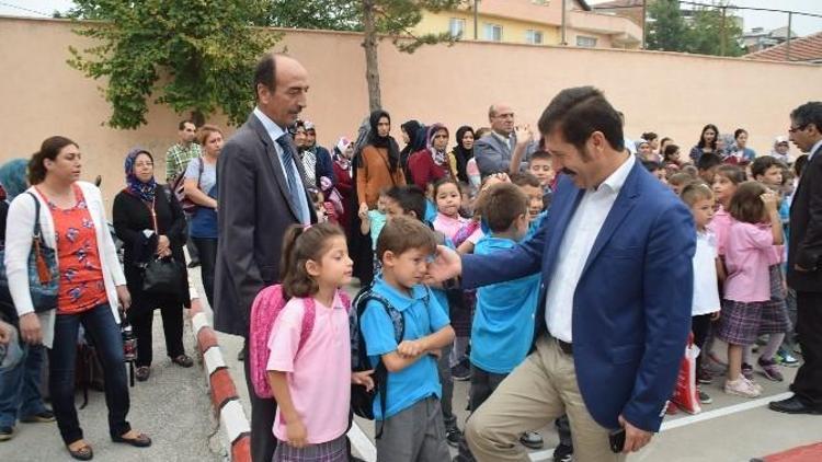 Sındırgı Belediyesi’nden Öğrencilere Kırtasiye Yardımı