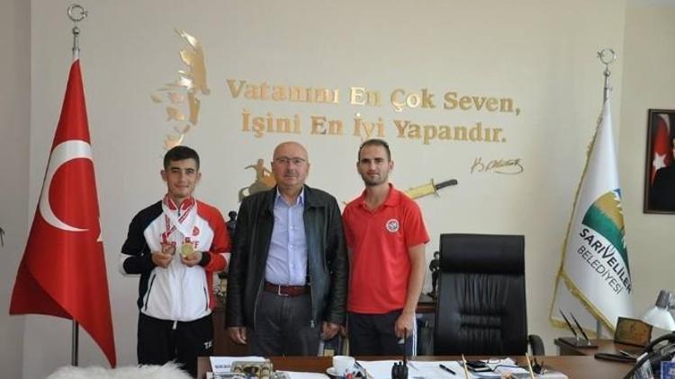 Başkan Samur, Başarılı Sporcuyu Ödüllendirdi