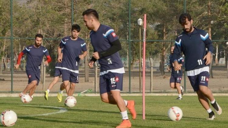 Dadaşlar, Bir Günlük İzinin Ardından Erzin Belediye Spor Maçı Hazırlıklarına Başladı