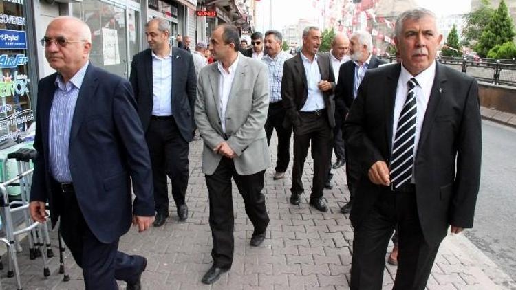 AK Parti Milletvekili Adayları Yoğunburç Ve Hunat Esnafını Gezdi