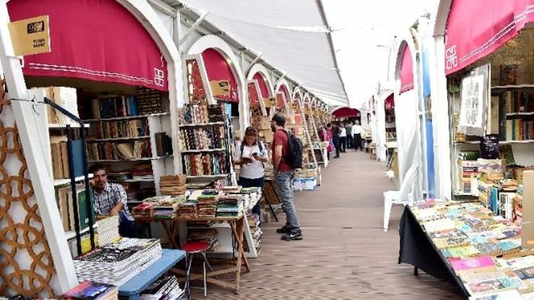 Kitap Dostları, ‘Beyoğlu sahaf festivali’ne Akın Etti