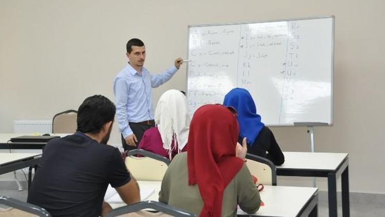 Suriyeliler’den Türkçe Eğitimine Yoğun İlgi