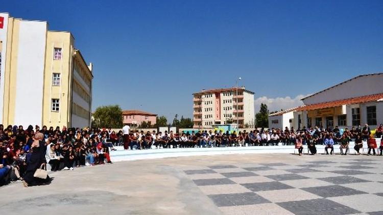 Iğdır Sosyal Bilimler Lisesi’nin Amfi Tiyatrosu Açıldı