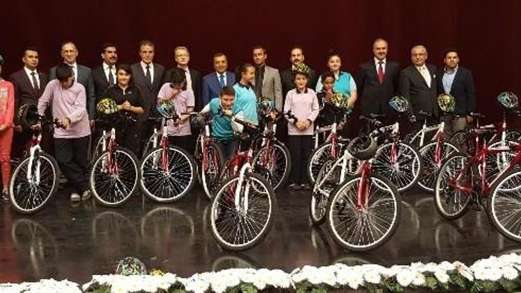 Sivas’ta Öğrencilere Bisiklet Dağıtıldı
