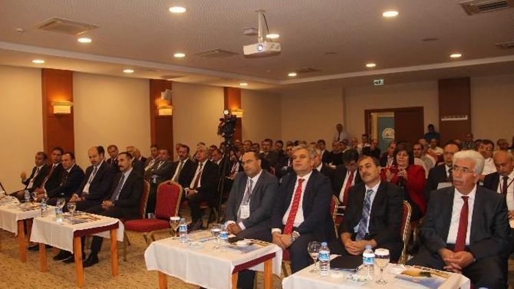 Elazığ’da Yağlı, Lifli Bitkiler Tohumculuk Çalıştayı Yapıldı