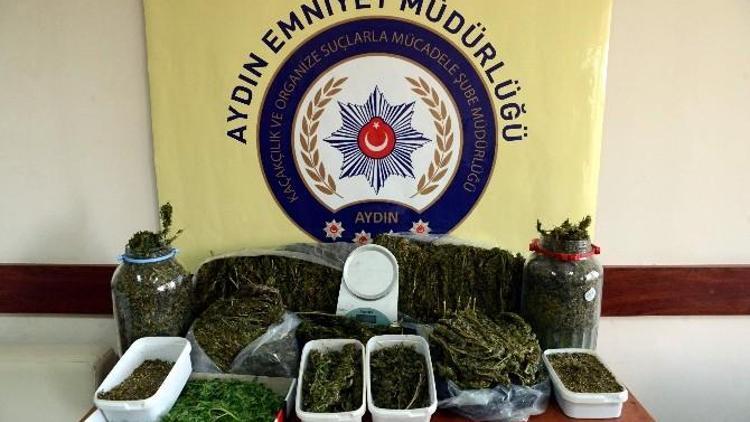 Öğrencileri Zehirlemek İsterken Polise Yakalandılar