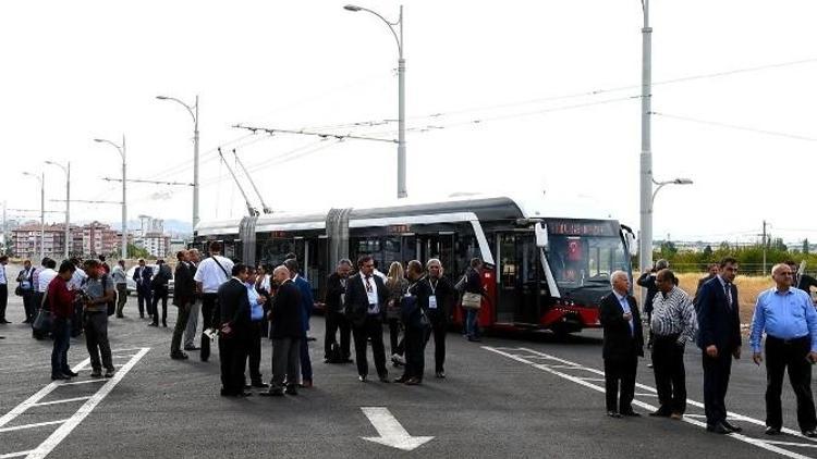 Uzmanlar, Trambüs Bakım Merkezi’ni Gezdi