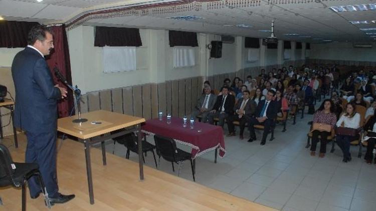 Tuşba’da Aday Öğretmenlere Uyum Eğitimi Semineri