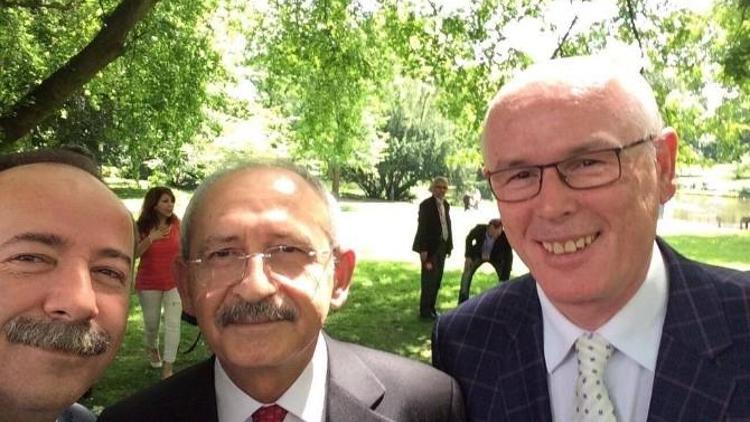 Başkan Kurt’un Kılıçdaroğlu İle Hatıra ’Selfie’si