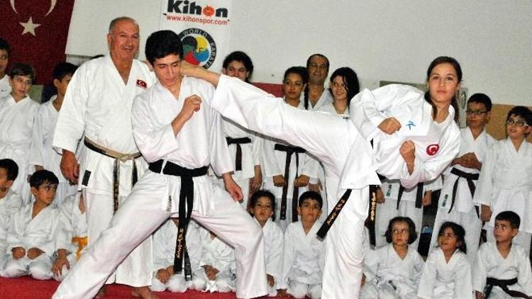 Aydın’da Karateci Gençler Müsabakalara Hazırlanıyor