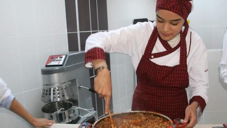 Yozgat Zübeyde Hanım Kız Teknik Anadolu Lisesi Diplomalı Aşçılar Yetiştiriyor
