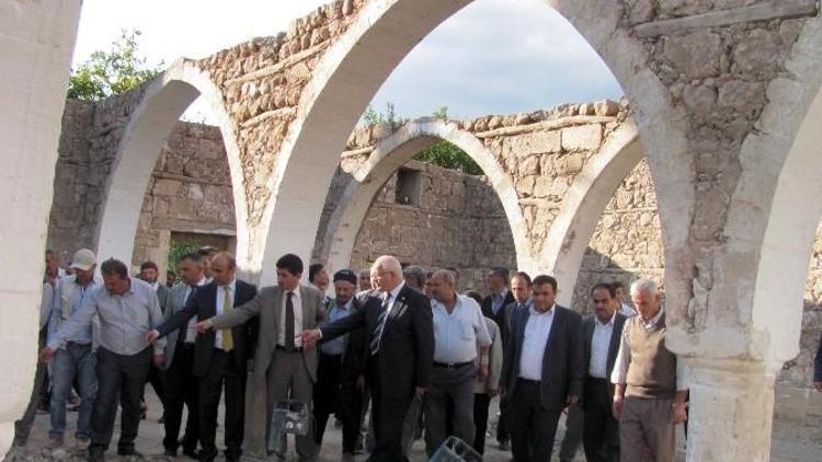 Milletvekili Erdoğan Tarihi Camide Başlatılan Restorasyon Çalışmalarını İnceledi