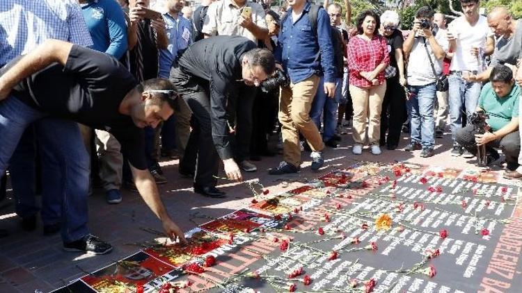 Ankara’daki Patlamada Ölen 97 Kişi Karanfillerle Anıldı