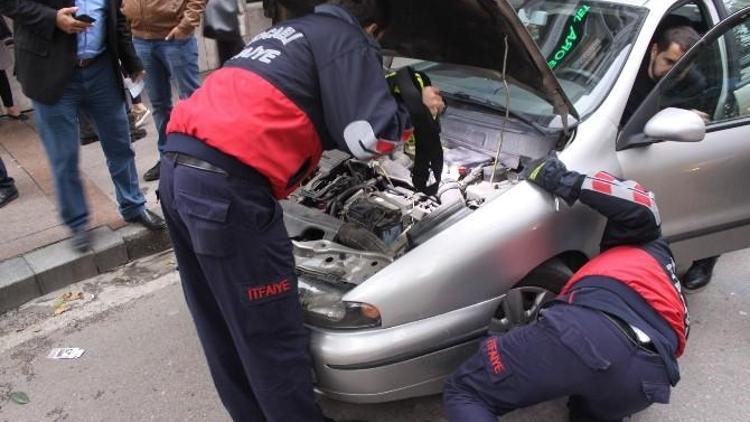 Arabanın Motoruna Sıkışan Kedi Yavrusunu İtfaiye Kurtardı