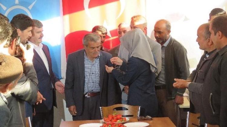 Derbent’te CHP’li Meclis Üyesi AK Parti’ye Katıldı
