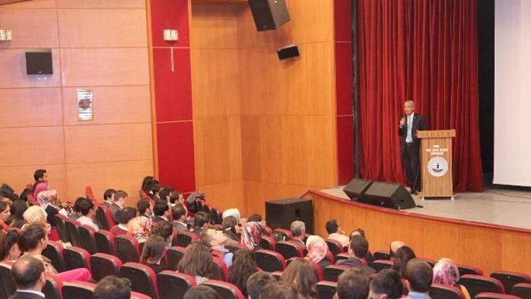 Ahlat’ta Öğretmenlere “Etik Eğitimi” Semineri Veriliyor