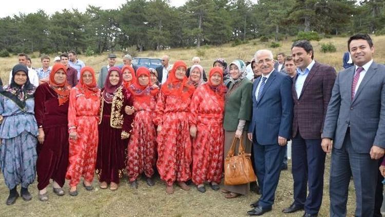 İdrisyayla Köyü Sakinleri Pancar Pekmezi Şenliğinde Buluştu