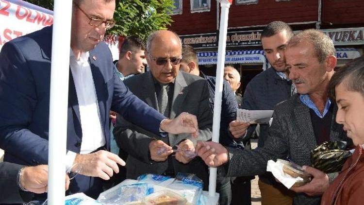 Selami Çelebioğlu, İnebolu’da Aşure Dağıttı