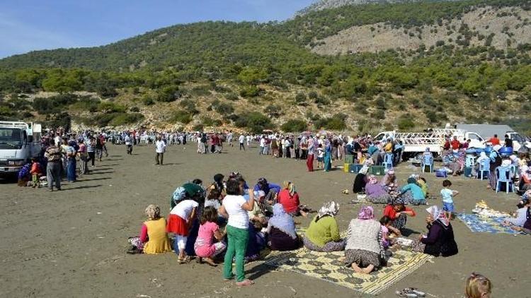 Seydikemer’de Şükür Yemeğine Binler Katıldı