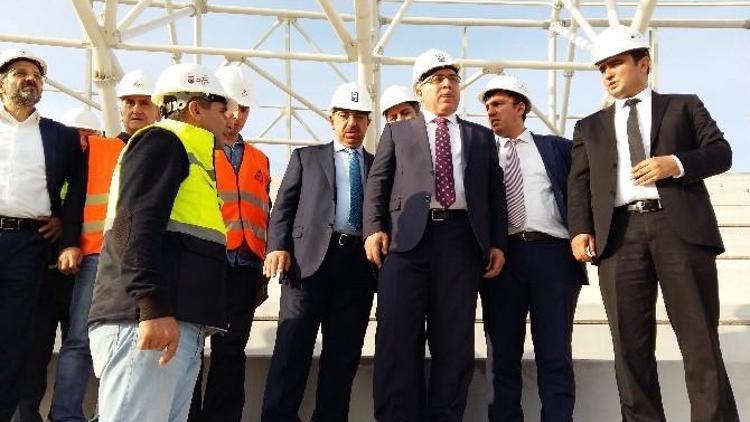 TOKİ Başkanı Turan Kocaeli Stadında İncelemelerde Bulundu