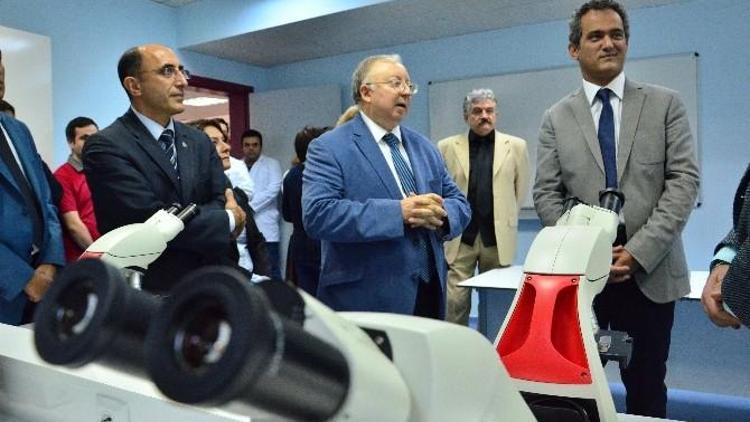 Rektör Özer, Multidisiplin Laboratuvarına Hayran Kaldı