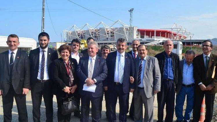 CHP’li Pekşen, Akyazı Stadyumu’nun Sezonun 2. Yarısına Yetişeceğine İnanmıyor