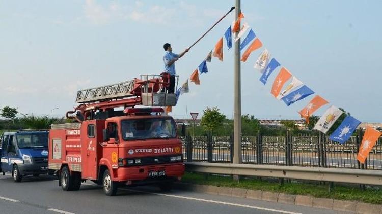 Trabzon’da İzinsiz Asılan Bayrak Ve Flamalar Toplanıyor