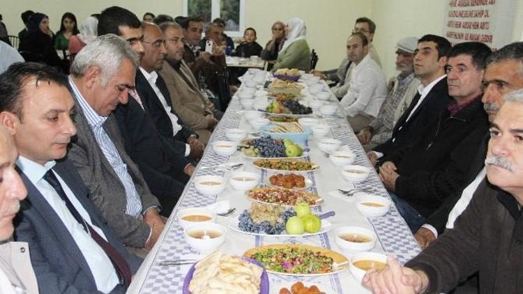 Çemişgezek Kaymakamlığı Cemevi’nde Muharrem İftarı Verdi