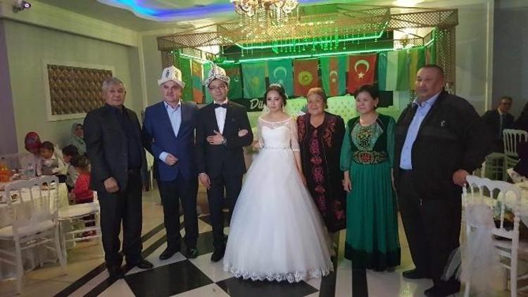 SAÜ’de Kırgız Düğünü Gerçekleşti