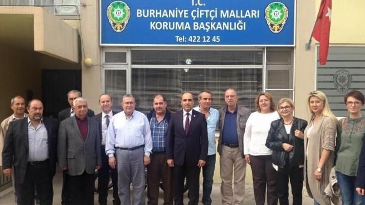 Burhaniye’de Çiftçi Mallarına Siyasetçi Ziyareti