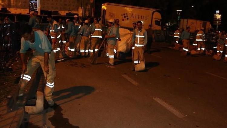 Miting Alanı Kısa Sürede Temizlendi