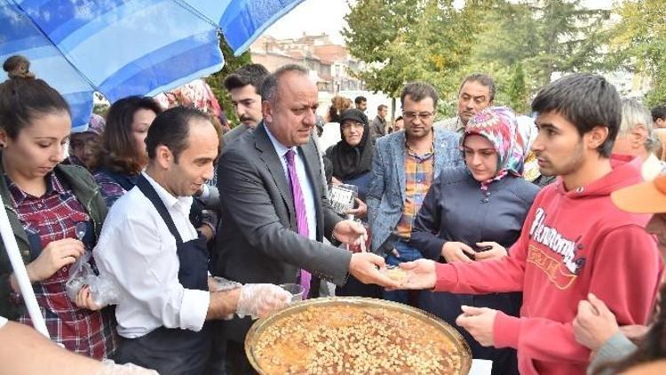 Kastamonu Belediyesi, Aşure Dağıttı