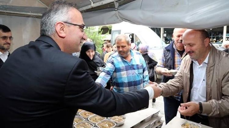 Sapanca Belediyesi 7 Bin Kişiye Aşure Dağıttı