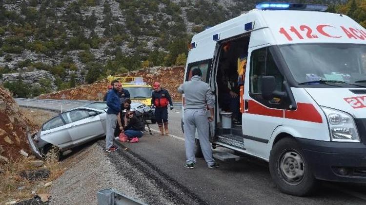 Seydişehir’de Otomobil Şarampole Devrildi: İki Yaralı