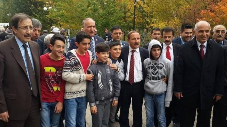 Ahmet Yaptırmış, Seçim Gezisini Palandöken’de Sürdürdü