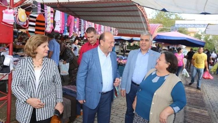 Başkan Özakcan, Efekent Pazarından Alışveriş Yaptı