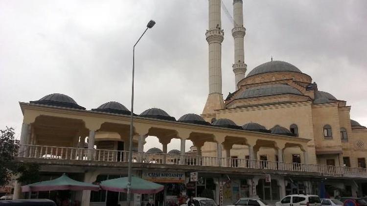 Başbakan Davutoğlu’ndan Van’daki Camiye Maddi Destek