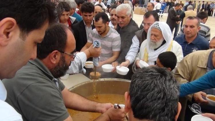 Saçaklızade Vakfı’ndan 15 Bin Kişiye Aşure İkramı