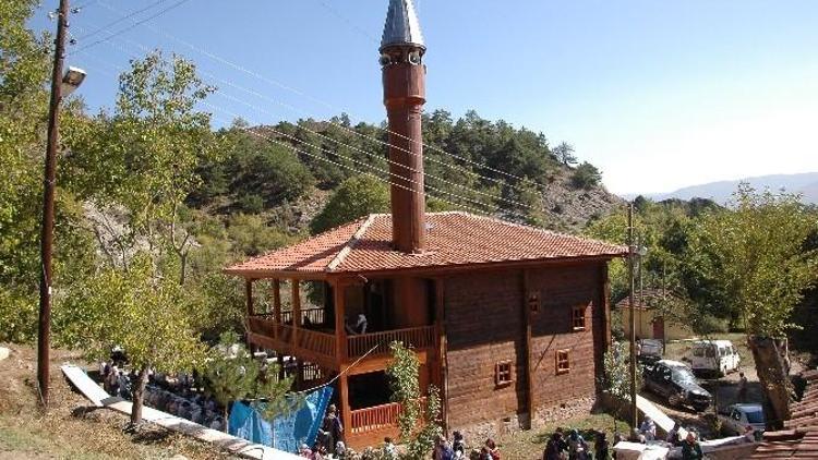 730 Yıllık Tarihi Ahşap Cami Restore Edildi