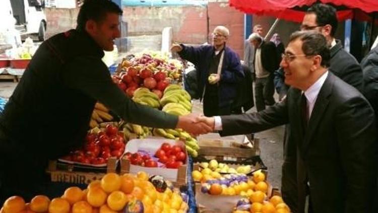 Kar, Çarşı Pazar Geziyor