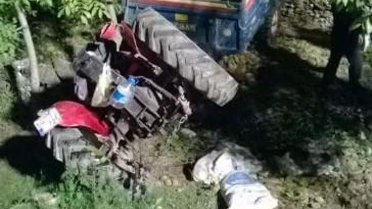 Kestane İşinden Dönen Traktör Şarampole Yuvarlandı 1 Ölü 3 Yaralı