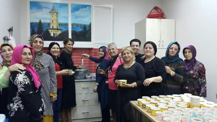 İzmit Belediyesi Kadın Meclisinden Aşure Etkinliği