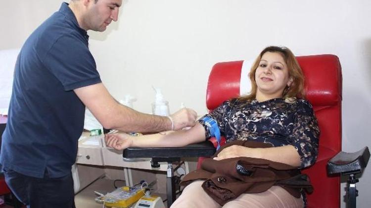 Denizli’de Sağlıkçılar Kan Bağışı Yaptı